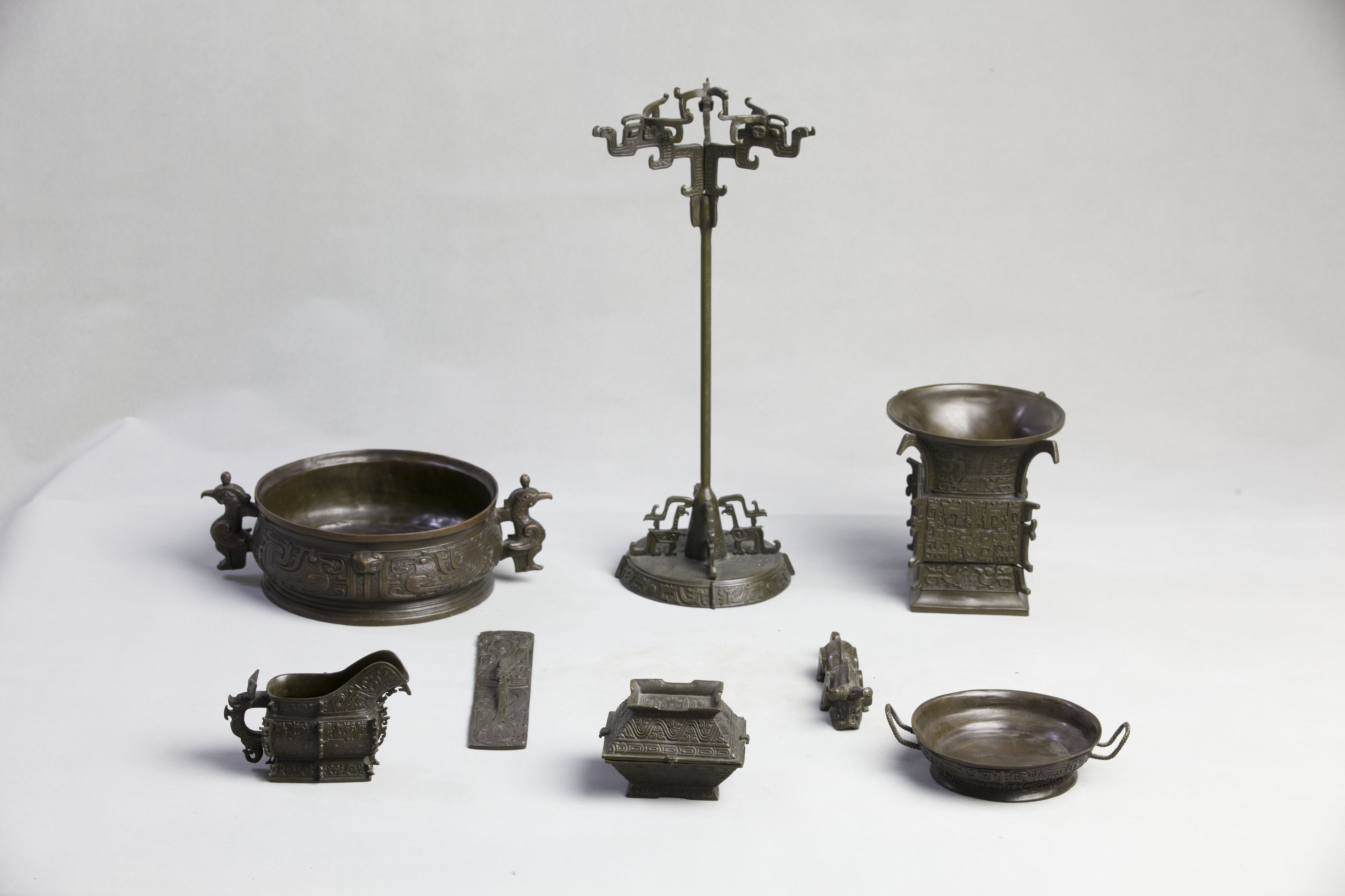 新九鼎銅藝美術(shù)館三號(hào)展廳——文房產(chǎn)品：文房八寶