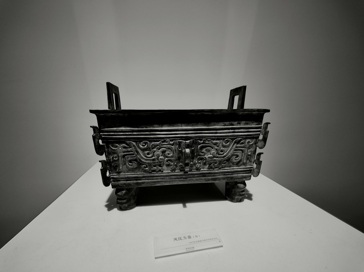 新九鼎銅藝美術(shù)館二號展廳——仿青銅器：鳳紋方鼎